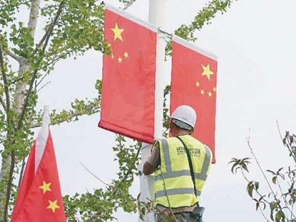“中國紅”亮相海門街頭 營造庄嚴喜慶節慶氛圍