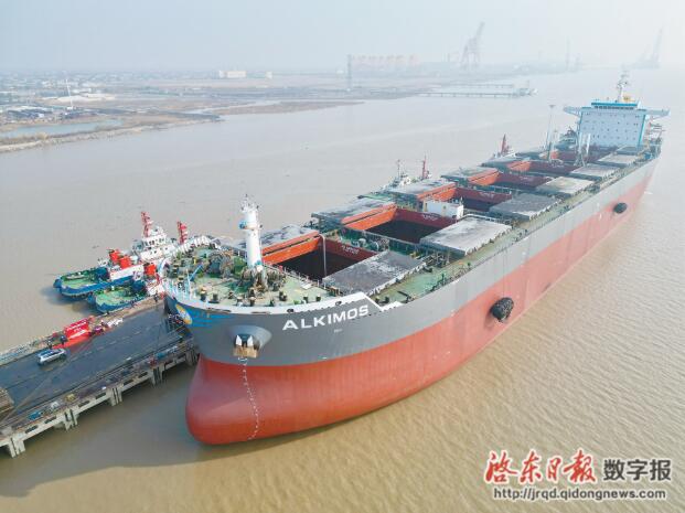 全球首套散货船碳捕集改装项目在启东交付