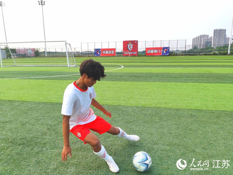 正在訓練中的王鑫鵬。人民網記者 王繼亮攝